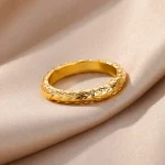 Staggered Lines Gold-Plated Ring - Trendy and Chic